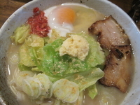 「塩ダレジンジャーらー麺 680円+（半熟玉子 クーポン）」@らー麺屋台 骨のzuiの写真