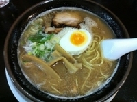 「とんこつ魚だし醤油ラーメン」@豚骨麺屋 おか田の写真