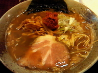 「押忍・じゃんみとんこつ（麺固め）￥750+宮崎産にんにくからし赤」@らぁめん 味道 横浜 吉野町店の写真