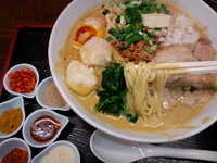 「ミルキー族の華麗なるラーメン 890円」@丸直の写真