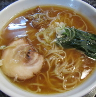 「しょうゆらーめん（中太麺）中盛り無料680円」@らーめん 一井の写真