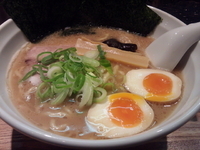 「醤油ラーメン680円（味玉ノリ開店サービス中）」@豚骨ラーメン 甲斐の写真