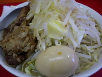 「ラーメン（中） 300g 700円 味玉 80円」@モッコリ豚の写真