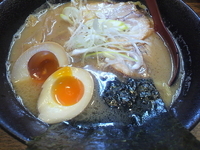 「玉子入りとんこつ醤油（780円）」@麺屋 天の写真