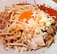 「ませそば（全マシ　ニンニク・チーズ・アブラ）750円」@ジャンクガレッジ イオンレイクタウンmori店の写真