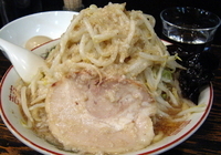 「ラーメン700円(ヤサイ、アブラ) + 味玉100円」@らーめん るどるふの写真