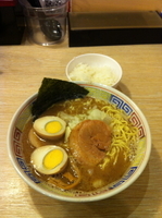 「醤油とんこつ」@NAGAHAMAらーめん 町田店の写真