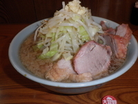 「豚入り小ラーメン（700円）野菜・ニンニク」@ラーメン二郎 亀戸店の写真