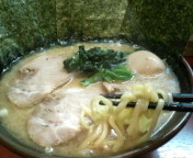 「特製神田家ラーメン（大盛サービス・麺かため）900円」@横浜家系 神田家の写真