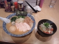 「半熟味玉濃厚魚介ラーメン+鶏チャーシュー5枚乗せ&フレッシュトマ」@麺屋 一燈の写真