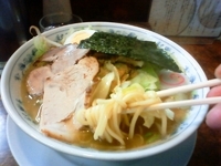 「中華そば（麺チョイ少なめ、麺チョイ柔め、脂少なめ、味濃いめ）+野」@東池袋大勝軒 神奈川新町店の写真