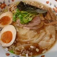 「わんたん支那そば  （半熟煮玉子トッピング）」@支那そば 晴弘の写真