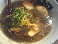 「らーめん醤油+味玉」@G麺7の写真