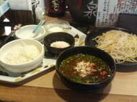 「つけ麺 魔海炎+サービス（温玉・ライス・杏仁豆腐）」@彩亜人の写真