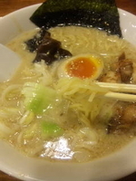 「濃厚豚骨白湯らーめん （750円）」@麺 めんくみ 岩槻店の写真