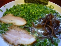 「ねぎラーメン[カタ]（780円）+替玉[バリカタ]（120円）」@博多長浜ラーメン フクフクの写真