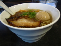 「塩煮干しラーメン（ハーフ）650円+味玉100円」@麺や Bar 渦の写真