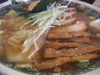 「チャーシューワンタンメン大盛り（魚介）+味タマ」@中華そば おかめの写真