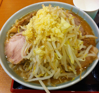 「ミソ中（野菜、ニンニク）820円+豚W300円」@ジャンクガレッジ イオンレイクタウンmori店の写真