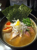 「特製魚介豚骨らーめん950円+大盛100円」@麺や 楓雅の写真