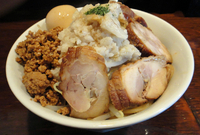 「特まぜそば（味玉）900円+大盛100円」@ねじ式の写真