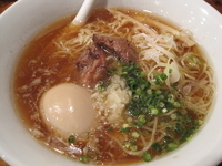 「味玉醤油らぁ麺（牛骨らぁ麺 マタドール）」@ラー戦場 大宮情熱屋台の写真