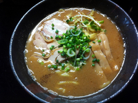 「濃厚豚骨魚介そば」@麺屋33の写真