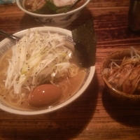 「塩ねぎ鶏そば（大盛）+チャーシュー飯」@麺場 浜虎 横浜店の写真