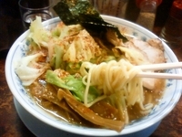 「中華そば（麺チョイ少なめ、味濃いめ、脂少なめ）+野菜」@東池袋大勝軒 神奈川新町店の写真