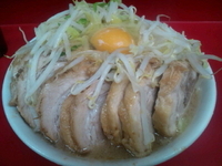 「豚ダブル 生卵 ニンニク少し」@ラーメン二郎 湘南藤沢店の写真