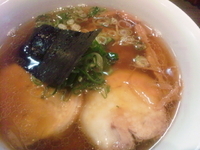 「醤油らぁ麺」@支那そばや 本店の写真