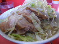 「小豚（野菜・ニンニク）700円」@ラーメン二郎 三田本店の写真
