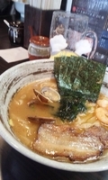 「魚介醤油ラーメン+ビールとあてでチャーシュー」@麺屋 優創の写真