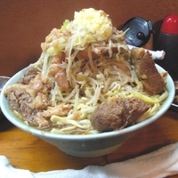 「豚入り（ヤサイニンニクアブラ+生姜ダレ）」@ラーメン富士丸 板橋南町店の写真