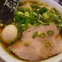 「ワンタンメン （煮玉子+9条ねぎ増トッピング）」@ラー麺専門店 こしがやの写真