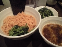 「特製温つけ+ほうれん草（800円+100円）」@麺家まるの写真