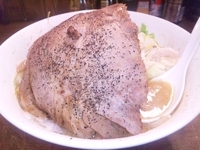 「ラーメン（味噌）・豚リブ（ニンニク・アブラ）」@ラーメンアキラの写真