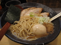 「数量限定濃厚狼煙ラーメン大盛りの細麺!+半肉+味玉」@狼煙 〜NOROSHI〜の写真