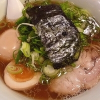 「醤油玉子 （九条ネギトッピング）」@支那そばや イオンレイクタウン店の写真