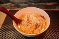 「しおラーメン780+鶏チャーシュー150」@Bee Hiveの写真