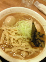 「中華そば大盛（太麺/油抜き） 800円+半熟煮玉子100円+メン」@くりの木 加須店の写真