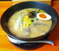 「たち花らーめん700円+プチデザート（無料）」@麺 たち花の写真