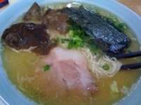 「長浜ラーメン（かため） 600円+替え玉（クーポン使用,バリカタ」@長浜ラーメン あづまの写真