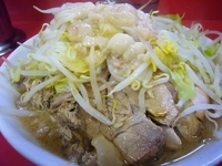 「小ラーメン[ヤサイニンニクアブラ]（650円）+崩し豚（50円）」@ラーメン二郎 茨城守谷店の写真