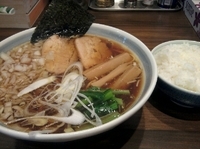 「ラーメン+サービスライス（12時まで）」@虹らいおんの写真