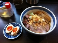 「特製ガーリックまぜそば」@九段 斑鳩の写真