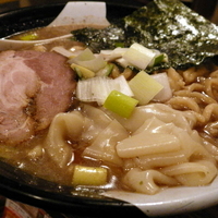 「煮干ラーメン 750円」@すごい煮干ラーメン凪 新宿ゴールデン街店 本館の写真