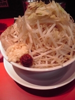 「ラーメン ヤサイ にんにく 辛玉」@用心棒の写真