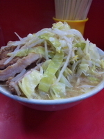 「ブタ入りラーメン 700円」@ラーメン二郎 三田本店の写真