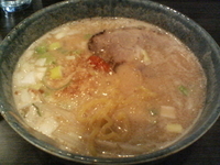 「白味噌ハーフらーめん」@北海道らーめん奥原流 久楽 EQUiA北千住店の写真